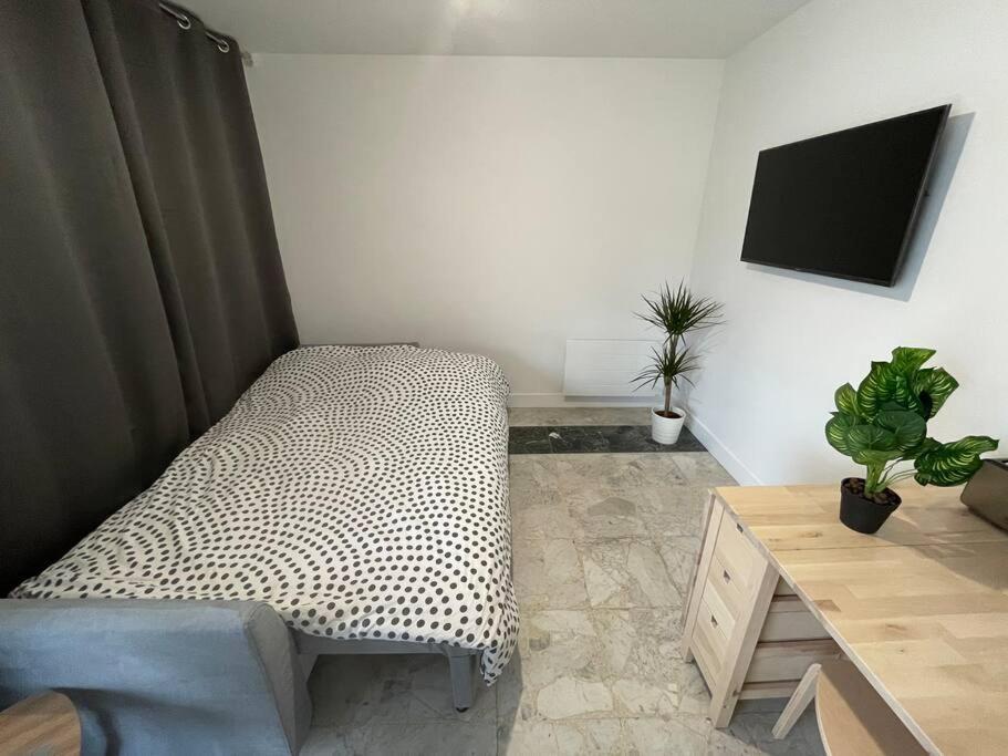 Joli T2, Terrasse Et Jardin, Ideal Pour Familles, A 15 Min De L'Aeroport Roissy Cdg Tremblay-en-France Dış mekan fotoğraf